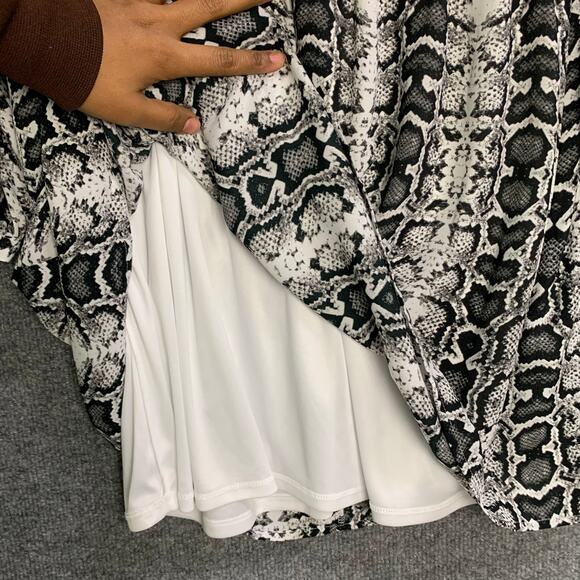 NEW EXPRESS Chiffon Snakeskin Dress V Neck Size Large - Picture 3 of 11